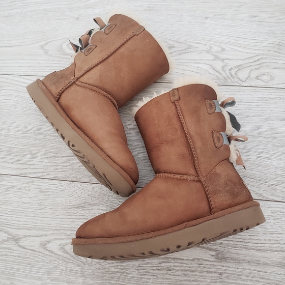 UGG CHESTNUT BAILEY BOW SHEEPSKIN BOOTS, WOMEN US 6 - Picture 7 of 9